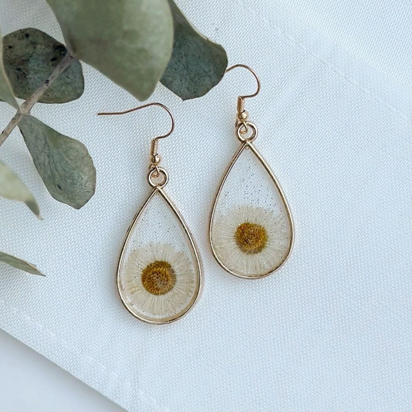 White Chrysanthemum Resin Earring Flower Dried Flower Earring Etsy