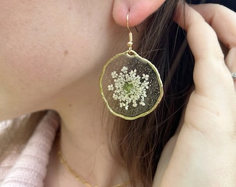 Queen Annes Lace Resin Earring Dangle Pressed Flower Earring Handmade Earring Hypoallergenic Hook Resin Jewelry Minimalist Gift for Her Boho