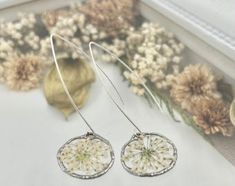 White Flower Earring Bridesmaid Gift Wedding Jewelry Resin Dangle Accessory Bridal Party Elegant Design Nature Inspired Botanical Piece