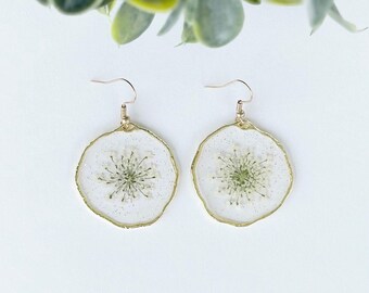 Pressed Flower Earring Resin Jewelry Queen Anne Lace Design Boho Style Circular Earring Gold Finish Silver Option Handmade Accessory