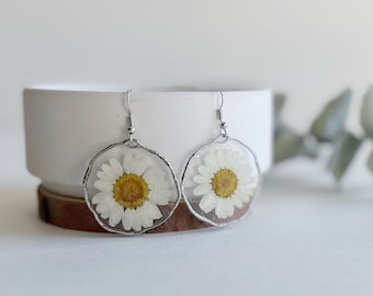 Party white daisy earring bright artisan floral resin earrings dangle resin earring resin hoop flower aesthetic earrings gift for her friend