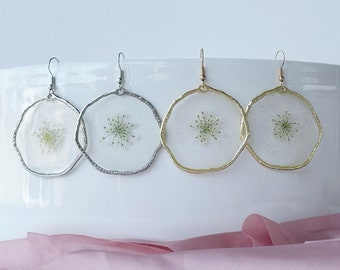 Queen Annes Lace Resin Earring Dangle Pressed Flower Earring Handmade Earring Hypoallergenic Hook Resin Jewelry Minimalist Gift for Her Boho