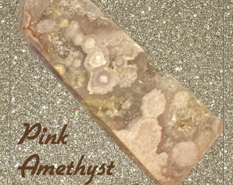 Torre de amatista rosa con druzy y brillo