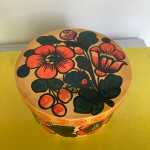 Vintage Small Traditional Russian Floral Folk Art Round Wood Box