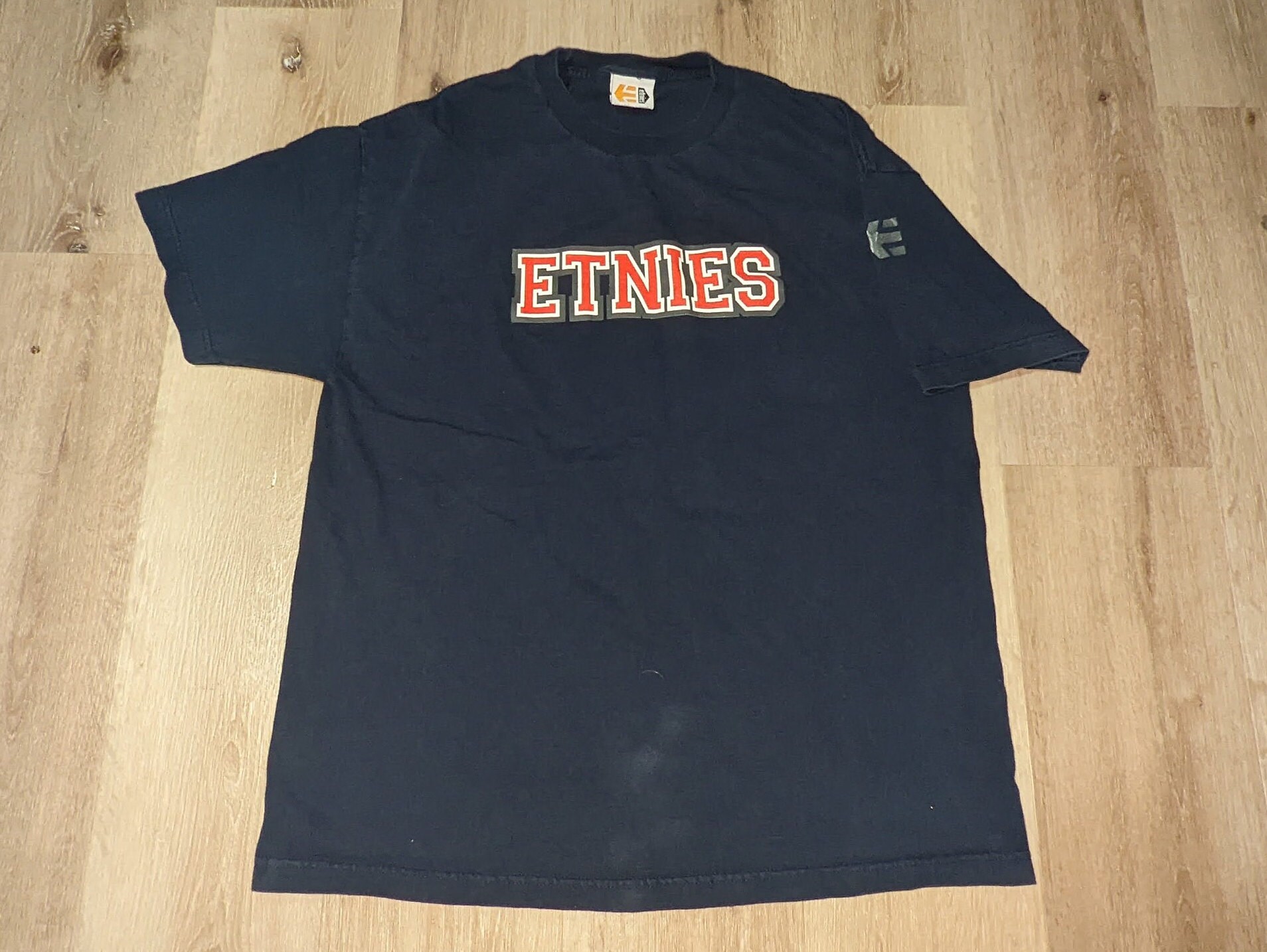 etnies polo shirt