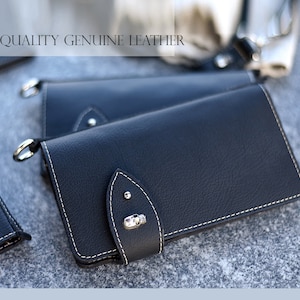 Cartera de cuero negro hecha a mano para motociclistas, regalo de Navidad para motociclistas, diseño de calavera, accesorios de cuero genuino, en una caja de regalo.