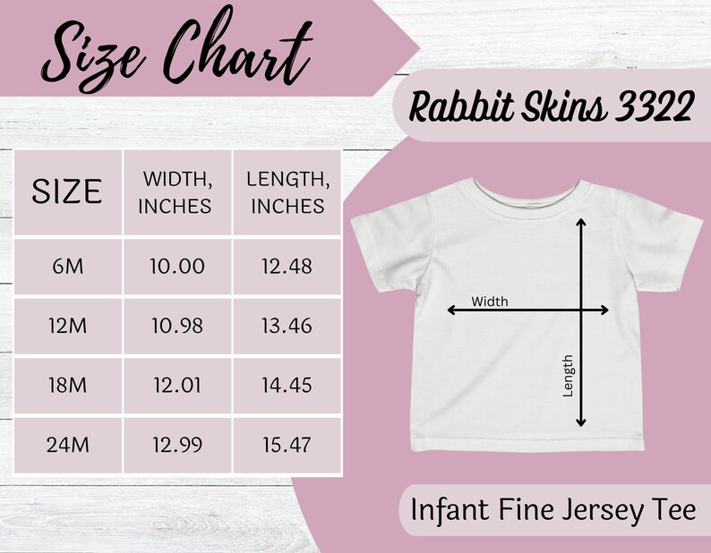 Pu&ograve; includere: Una maglietta bianca Infant Fine Jersey con una tabella delle taglie. La tabella mostra le misure in pollici per le taglie 6M, 12M, 18M e 24M. La maglietta &egrave; etichettata Rabbit Skins 3322.