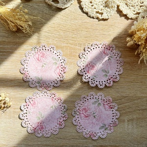 4 napperons roses imprimés découpés, parfaits pour la tenue d'un journal, un scrapbooking et la fabrication de cartes