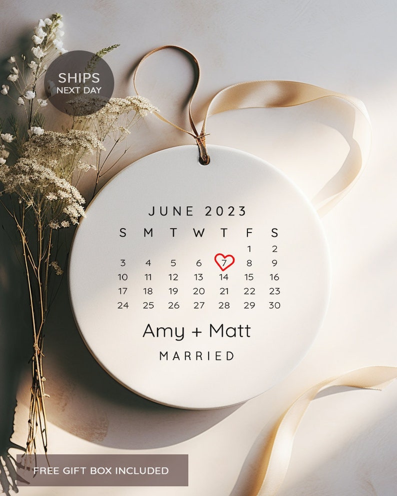 Married Ornament, Wedding Gift, Wedding Date ornament, Heart Calendar, Anniversary Gift, Our First Christmas, Newlywed Gift Round (3 inch)