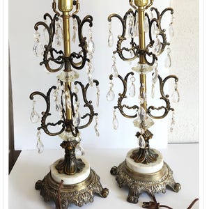 Prachtige oude lampen die werken! 2 Hedco Hollywood Regency messing, marmer en kristallen