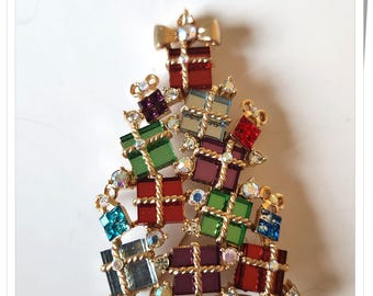 Collectable Avon Christmas Tree Brooch