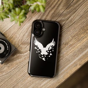Wildlife design case for iPhone, impact-resistant phone cover with raven, durable, glossy, matte