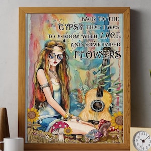Chica hippie amante de la guitarra Regreso a la gitana que era A una habitación con encaje y algunas flores de papel Decoración de pared