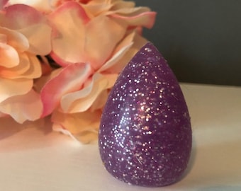 Silicone Beauty Blender. Makeup Blender for a Flawless Natural Look, Perfect with Liquid & Cream Foundations.
