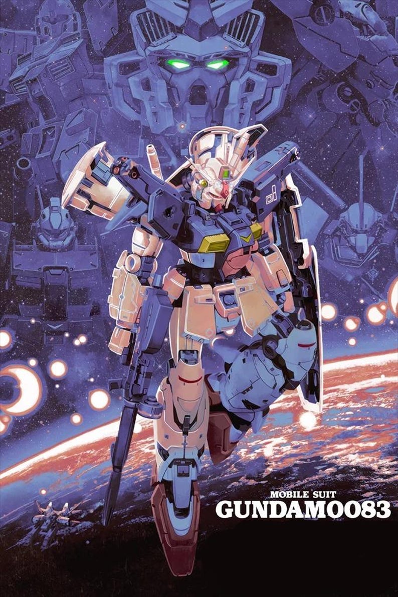 Może przedstawiać: Ilustracja robota Mobile Suit Gundam 0083 w scenerii kosmicznej. Robot jest gł&oacute;wnie beżowy i niebieski, o szczeg&oacute;łowym designie i broni. Tło przedstawia inne roboty i planetę. Tekst "MOBILE SUIT GUNDAM 0083" znajduje się na dole.