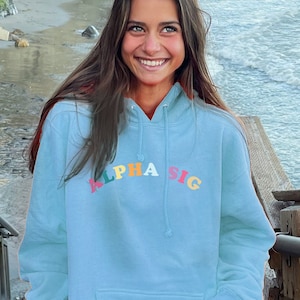 Alpha Sigma Alpha Texte Coloré Mignon MadHappy Tendance Alpha Sig Sorority Hoodie