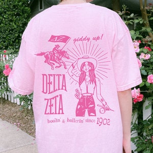 Delta Zeta Country inspiriert Sorority Shirt | Dee Zee Trendy Giddy Up TShirt | Großes kleines Geschenk | Bid Day Recruitment Geschenk