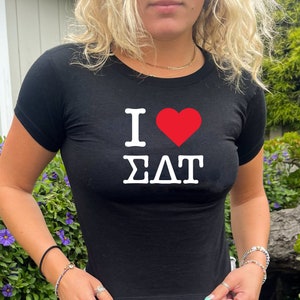 I Heart Sigma Delta Tau NY-Inspired Crop Top | Retro Sig Delt Sorority Baby Tee | Y2K Vintage Inspired 2000s Sorority T-Shirt Crop Top