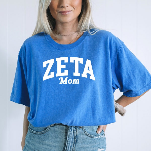 Zeta Tau Alpha Mom Varsity College Sorority Comfy T-Shirt | Zeta Trendy Greek Custom Oversized Heavyweight Tee | Mom Gift