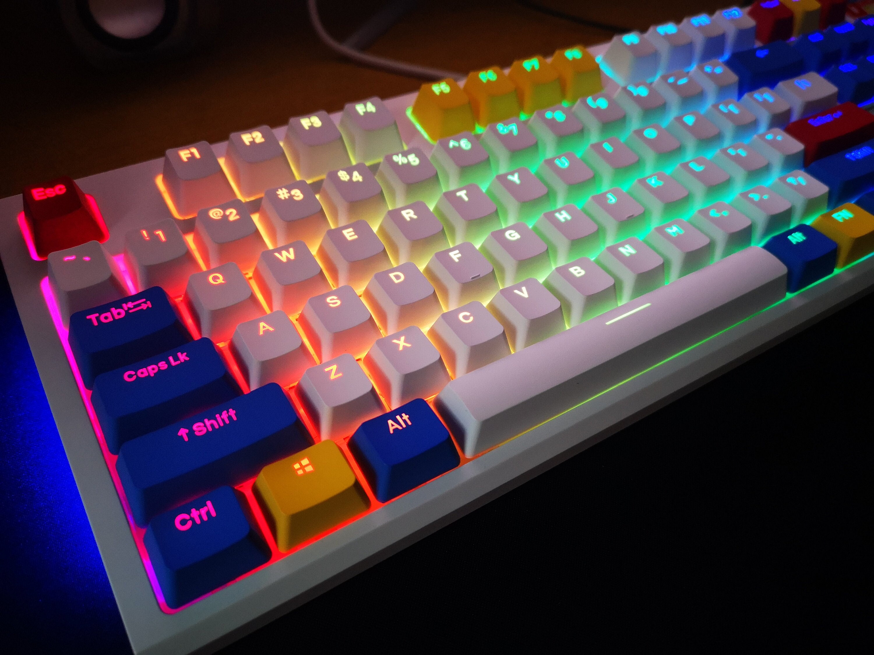 SteelSeries Apex 7 Red Switch TKL Review (featuring Razer White PBT  Keycaps), by Luke Freeman