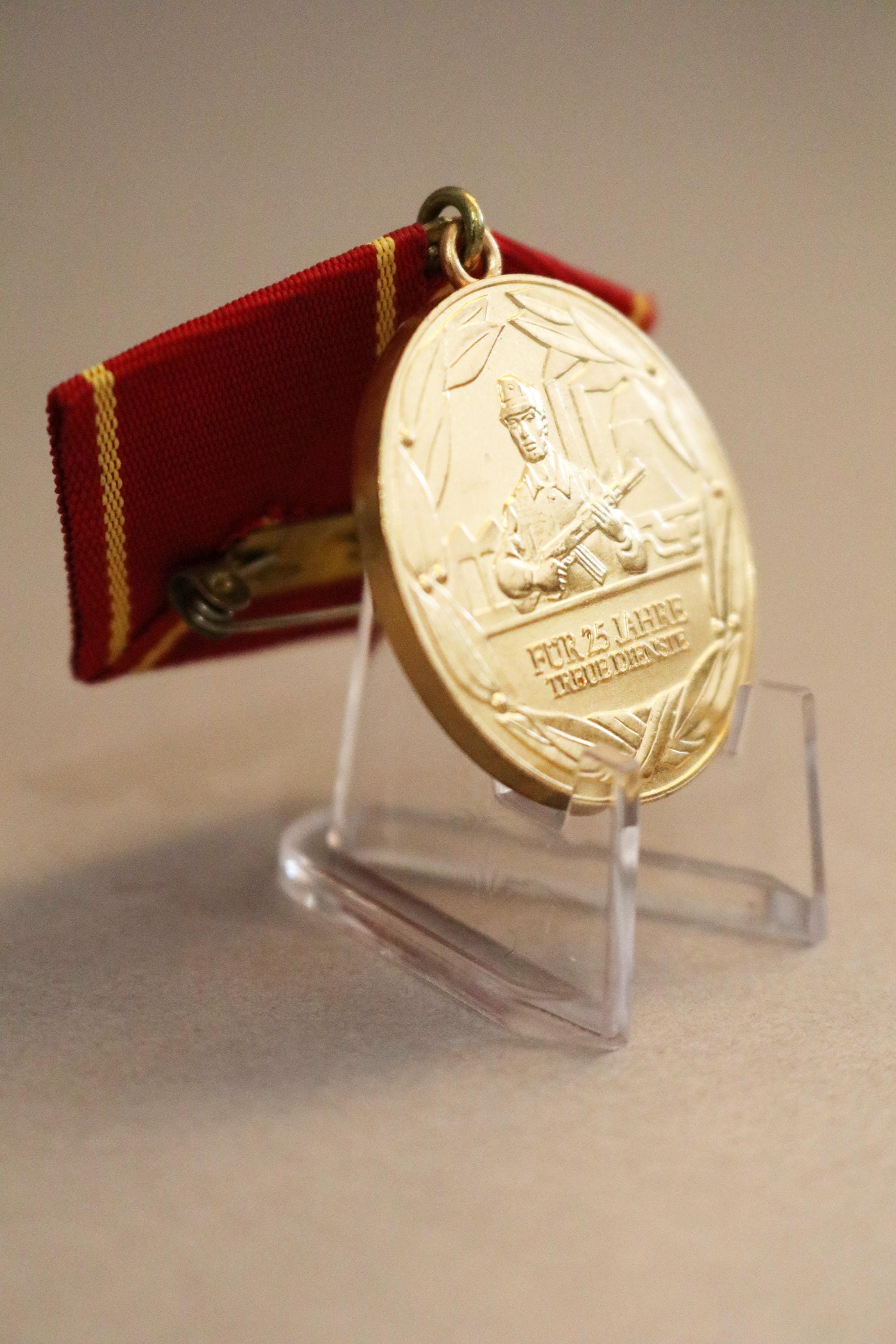 ドイツ忠誠勲章、特別級、ドイツ、東ドイツ時代（1949-1990） - Etsy 日本