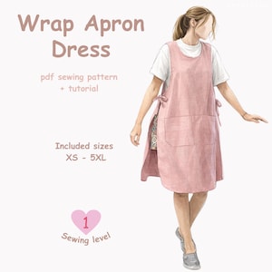 以下が含まれることがあります： ピンク色のラップエプロンドレス。ポケットとリボンディテール付き。画像には「Wrap Apron Dress」、「pdf sewing pattern + tutorial」、「Included sizes XS - 5XL」、「1 Sewing level」の文字が含まれています。