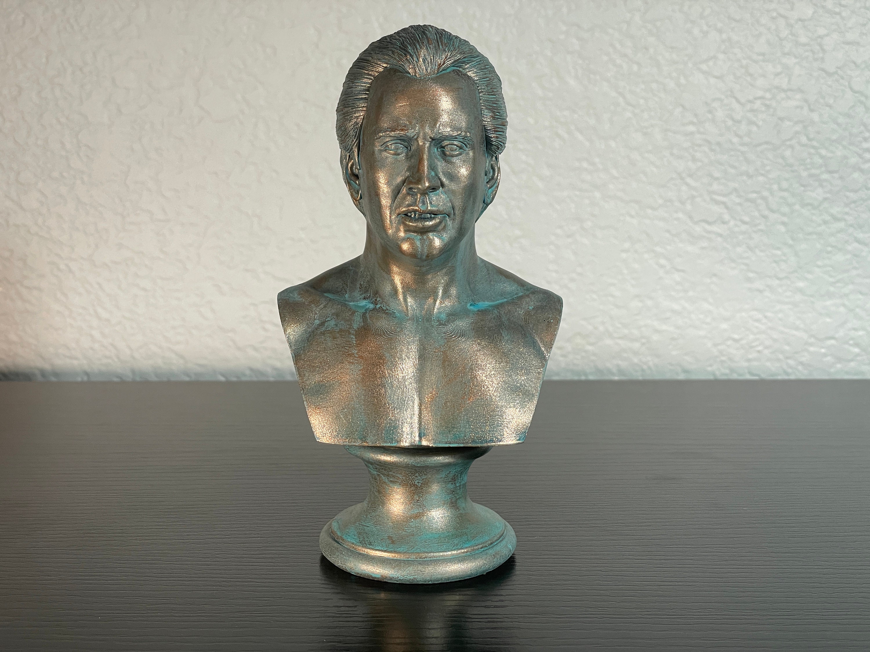 D-11 SCULTURA TESTA NON DIPINTA PERSONALIZZATA IN RESINA Action