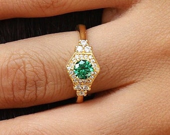 Vintage Green Emerald Birthstone Bee Ring, Emerald Best Friend Rings, May Birthstone Ring, Honeycomb Chunky Ring, Delicate Gold Filled Ring