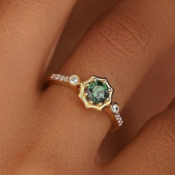 Dainty Green Emerald Three Stone Ring, 925K May Birthstone Ring, Gold Emerald Ring, Dainty Girlfriend Gift Ring, 925K Sterling Silver Ring