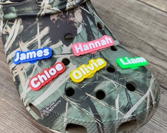 Personalisierter Namensanhänger, Anstecknadel, 2er-Set für Crocs, niedliche Charm-Buchstaben, Wortname, Initiale, personalisierte Geschenke, individuell angefertigte Anhänger mit individuellem Text