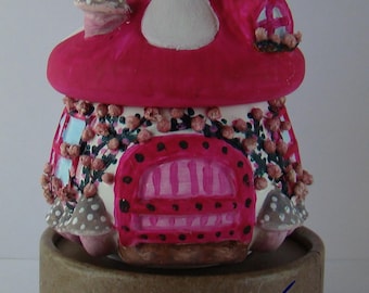 Hand-Cast Resin Pink Spotted Toadstool House Pot with Lid – Whimsical Fairy Decor