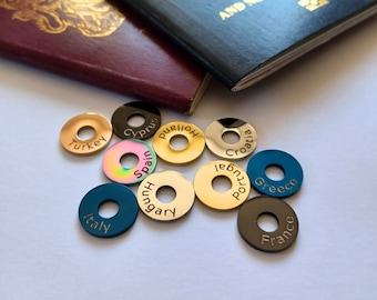 Fichas de viaje grabadas: Anillos de viaje de acero inoxidable, dijes de países y ciudades.