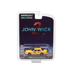 2008 Ford Crown Victoria Taxi &quot;John Wick Chapter 2&quot; Brand Greenlight - Scale 1/64