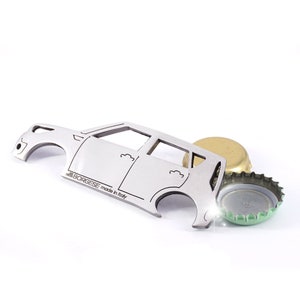 Abridor de garrafas de aço inoxidável polido ideal para proprietários de KIA Soul escala 1/43