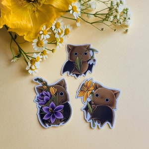 Sticker Set Spring Bats- Drei Aufkleber mit kleinen Fledermäusen mit Frühlingsblumen - Schneeglöckchen, Narzisse, Krokuss Design