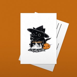 Carte postale Flamme - Carte de voeux Halloween avec un joli chat sorcière, citrouille et soupe à la citrouille - idée cadeau octobre automne - chat noir Halloween