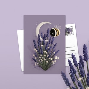 Witchy Bumblebee – Postkarte – mit zauberhafter Hummel, Lavendel und Mond