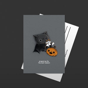 Carte postale Préparation pour la meilleure saison - Carte de vœux Halloween chauve-souris avec décoration d'Halloween, citrouille et fantôme, cadeau saison effrayante