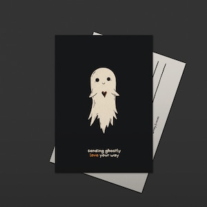 Carte postale vous envoyant un amour fantomatique – Carte de vœux d’Halloween, fantôme mignon avec cœur, carte postale d’Halloween, idée cadeau pour la saison effrayante