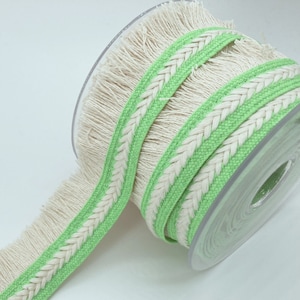 Weiße Baumwoll-Fransenborte mit Neongrüner Borte, Boho-Stil
