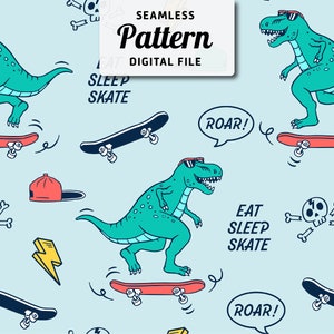 Peut inclure: Un motif sans couture représentant un dinosaure vert portant des lunettes de soleil et faisant du skateboard. Le motif comprend également des crânes, des éclairs et le texte "Eat Sleep Skate" et "Roar!" dans un schéma de couleurs bleu et rouge.