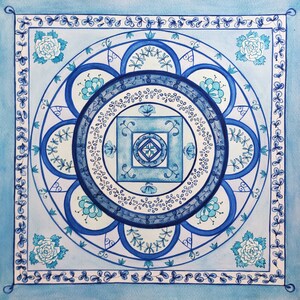 Mandala blu dipinto ad acquerello, Illustrazione originale di un mandala con motivi floreali, Decorazione murale spirituale e zen