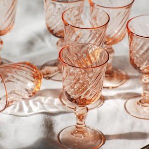 Set of 6 French 1970&#39;s vintage rose colored stemmed wine glasses, French glasses 70s, French barware, pink glass set, French gift, French