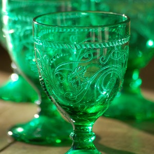 Set of 5 rare Italian Vintage wine goblets from the 1950s, Italian tableware, emerald green glass set, Italy gift, goblet shape