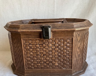 Cesta de mimbre de plástico vintage para guardar cosas de costura, años 60 y 70