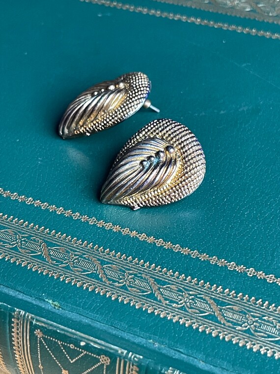 Vintage Gold “Feathered” Earrings - image 3