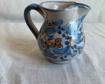 Jarra de cerámica italiana vintage pintada a mano con motivos florales firmada