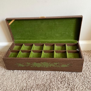 Vintage Faux Wood Floral Etched Green Lining Jewelry Box Lady Buxton