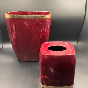 Kosz na śmieci w stylu vintage w kolorze fioletowego marmuru do łazienki z pokrywką na chusteczki higieniczne i mosiężnym wykończeniem