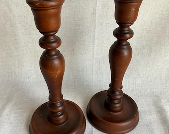 Conjunto vintage de castiçais de madeira artesanais estilo meados do século